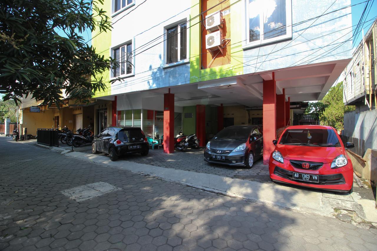 Reddoorz Plus Near Lippo Plaza Jogjakarta Yogyakarta Buitenkant foto